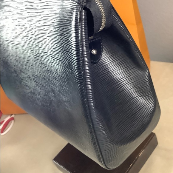 Louis Vuitton Authentic - Picture 6 of 15